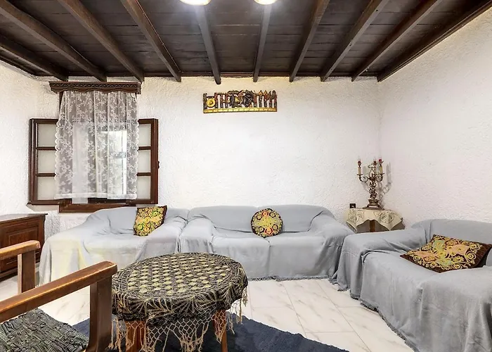 Levent Traditional Rhodes Castle Semesterbostad *