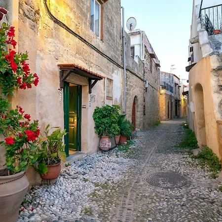 Levent Traditional Rhodes Castle Vakantiehuis *